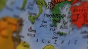 Yunanistan Başbakanı Miçotakis, İyon Denizi'nde kara sularını 6 deniz milinden