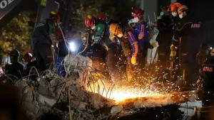 İçişleri Bakanlığı Afet ve Acil Durum Yönetimi Başkanlığı (AFAD), İzmir'deki