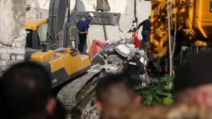 Arnavutluk'ta 26 Kasım'da meydana gelen ve merkez üssü Dıraç şehrine