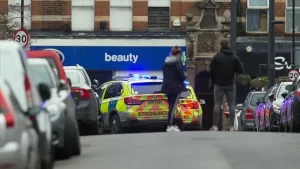 Londra'nın güneyindeki Streatham bölgesinde yerel saatle 14.00 (TSİ 17.00) civarında,