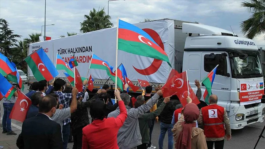 Türk Kızılaydan Azerbaycan'a 11 tır insani yardım