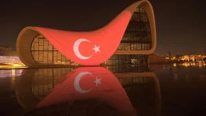 Azerbaycan'ın başkenti Bakü'nün yeni mimari sembollerinden Haydar Aliyev Merkezinin dış