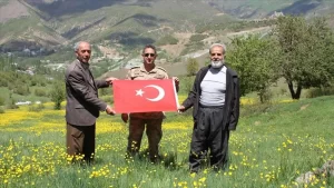 Hakkari'nin Şemdinli ilçesinde terör örgüt PKK'dan temizlenen yaylada doğa yürüyüşü