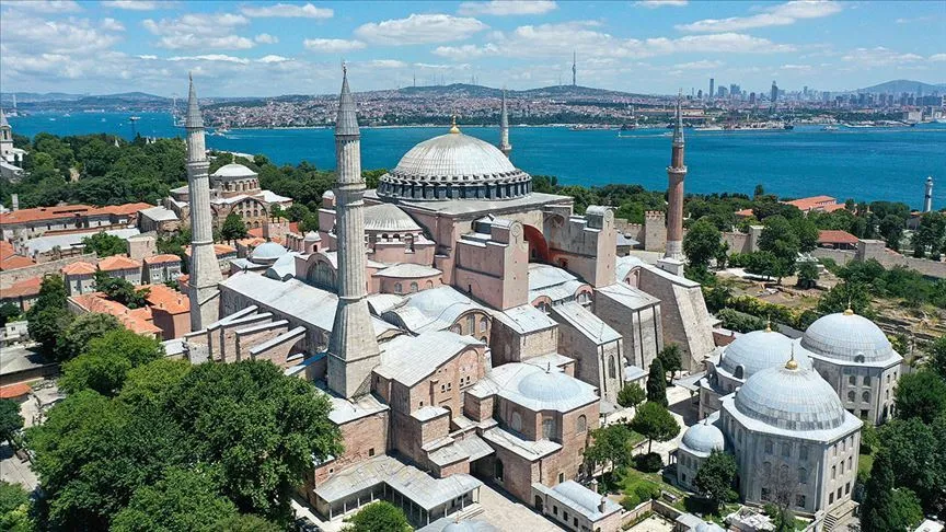 Ayasofya Camisi'nin yeniden ibadete açılacak olması başta Balkanlar olmak üzere
