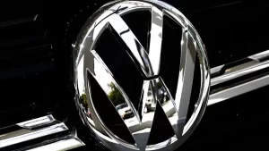 Alman otomobil üreticisi Volkswagen, Almanya'da egzozlardaki manipülasyondan dolayı dava açan