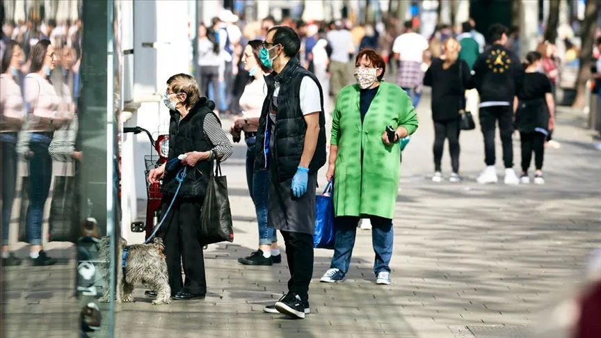 Avusturya ve Çekya’da 'maske kullanma' zorunluluğu yenilendi