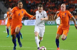 Hollanda'da Kovid-19 salgını nedeniyle futbol karşılaşmalarının 1 Eylül'e kadar oynanmayacağı