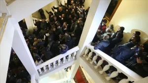 Ermenistan'da Başbakan Nikol Paşinyan'ın istifa etmesini isteyen protestocular, Kabine Toplantısı'nın
