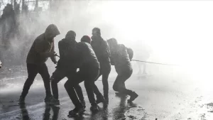 Avrupa Birliği (AB), Yunanistan'a, sığınmacılara yönelik şiddet ya da yasa