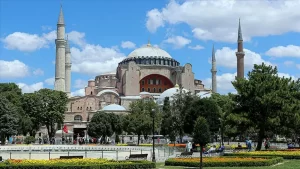 Endonezya Müslüman Gazeteciler Birliğinden yapılan yazılı açıklamada, ''Birçok ülkenin eleştirisine
