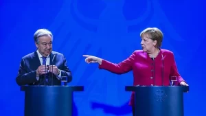 Almanya Başbakanı Angela Merkel, Suriye'de siyasi değişime ihtiyaç duyulduğunu söyledi.