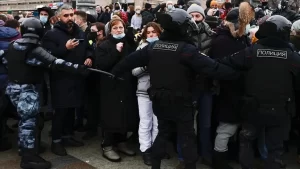 Rus yargısı, ülkede tutuklu Rus muhalif Aleksey Navalnıy'ın serbest bırakılması