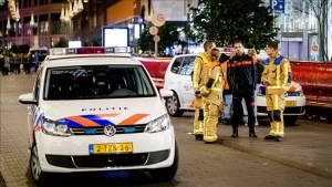 Hollanda polisinden yapılan yazılı açıklamada, Lahey kentindeki Büyük Pazar Sokağı'nda