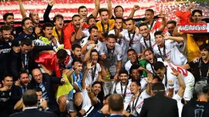 UEFA Avrupa Ligi kupasını, Inter'i 3-2 yenen Sevilla kazandı. Avrupa