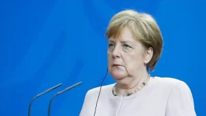 Angela Merkel, Başbakanlık'ta yaptığı açıklamada Kovid-19 salgınının tüm AB üyelerini