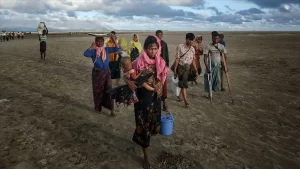 Bangladeş'in kıyı kesimlerinde etkili olan Amphan Kasırgası, kamplarda elverişsiz koşullarda