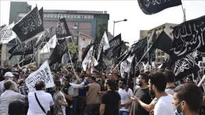 Lübnan'ın başkenti Beyrut'ta toplanan yüzlerce kişi, Fransa yönetiminin İslam karşıtı