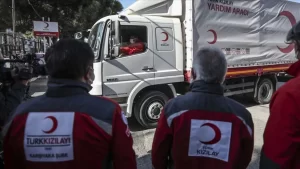 Türk Kızılay Genel Başkanı Dr. Kerem Kınık, İzmir'deki depremzedeler için