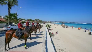 Yaz aylarıyla birlikte hareketliliğin arttığı plajlarda ek tedbirler alan İzmir