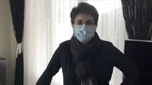 Fransa'da yeni tip koronavirüs (Kovid-19) salgınının ilk dönemlerinde yaşanan koruyucu
