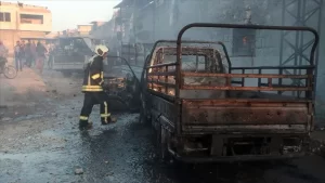 Zeytin Dalı Harekatı'yla terörden arındırılan Afrin ilçe merkezinde, bir kamyonete