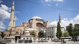 Türk Kızılay, 86 yıl aradan sonra yarın ibadete açılacak Ayasofya