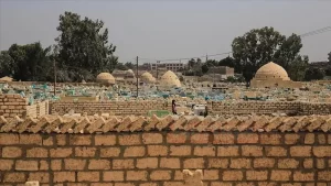 Mısır'ın Minye kentine bağlı Behnesa beldesinde bulunan mezarlık, Bedir Savaşı'na