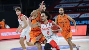 Karşılaşmaya Larkin'in basketleriyle başlayan A Milli Takım, 5. dakikada 11-5