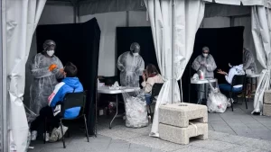 Fransa'da son 24 saatte 26 bin 896 kişide daha yeni