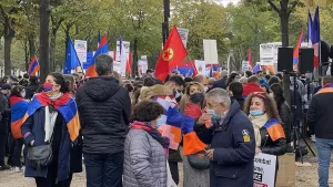 Fransa’daki Ermeni Örgütleri Koordinasyon Konseyi (CCAF) tarafından organize edilen protestoda,