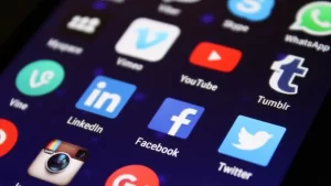 "Kelime Köken" isimli Twitter hesabını yöneten Araştırmacı- Yazar Mehmet Emin