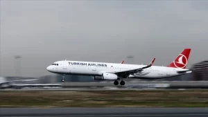 THY'nin sosyal medya hesabından yapılan açıklamada, uçuş planına göre yolcuların