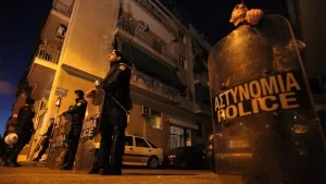Türkiye'nin Atina Büyükelçiliği'ne yürümek isteyen terör örgütü DHKP-C yanlısı bir