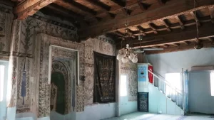 Kente 41 kilometre uzaklıktaki Belenardıç Mahallesi'nin merkezinde yer alan, girişindeki