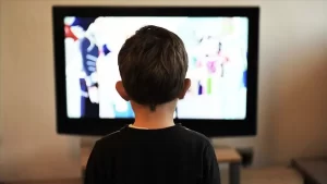 Bileklerine takılan bir cihazla uykuları takip edilen çocuklardan yatağa 21.00'den