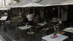 Başbakan Kiryakos Miçotakis, televizyonlardan canlı yayımlanan konuşmasında, ülkede salgına karşı