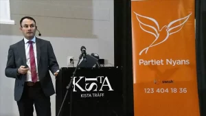 Mikail Yüksel, başkent Stokholm'de düzenlediği toplantıda partisi hakkında bilgi verdi.