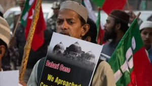 Hindistan’da tarihi Babri Camisinin (Babri Masjid) yerine inşa edilmesi planlanan