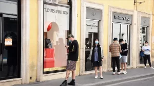Çin'in Hubey eyaletine bağlı Vuhan kentinde ortaya çıkan ve dünyaya