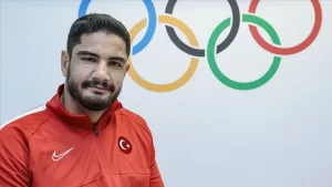 Taha Akgül, sosyal medya hesabından ameliyat sonrası fotoğrafını paylaşarak, "Kıymetli