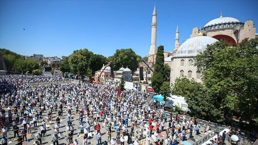 Yunanistan'da matem çanları Ayasofya-i Kebir Camii'nde cuma namazı