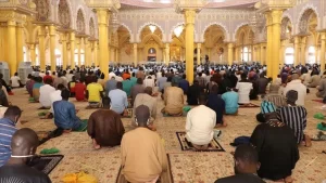 Senegal'de hükümetin, ibadet yerlerinin açılmasına izin vermesinin ardından bazı camilerde
