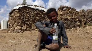 ICRC'nin Twitter hesabından yapılan açıklamada, "Her üç Yemenliden ikisi temiz
