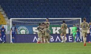 Süper Lig'de 2020-2021 sezonun ilk maçında Fenerbahçe, Çaykur Rizespor'u 2-1