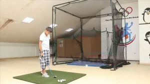 Ağrı'da beden eğitimi öğretmeninin antrenörlüğünü üstlendiği Ağrı Atletik Golf Kulübü