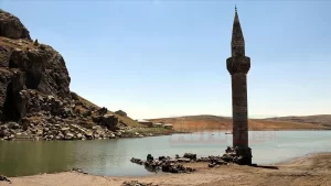 Son yılların en sıcak döneminin yaşandığı Ağrı'da, tarım arazilerinin de