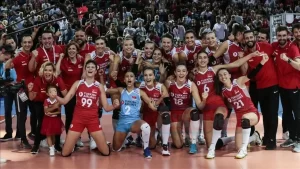 Türkiye, 2019 Kadınlar Avrupa Voleybol Şampiyonası'nda yarı finalde Polonya'yı 3-1