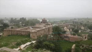 Pakistan'ın Katas kentindeki Katas Raj Hindu tapınakları ve ören yeri,
