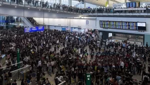 Suçluların Çin'e iadesini kolaylaştıran tasarıya karşı düzenlenen protestolar nedeniyle Hong