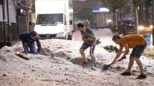 İspanya'nın başkenti Madrid'de aşırı yağmur sonucu çok sayıda ev ve